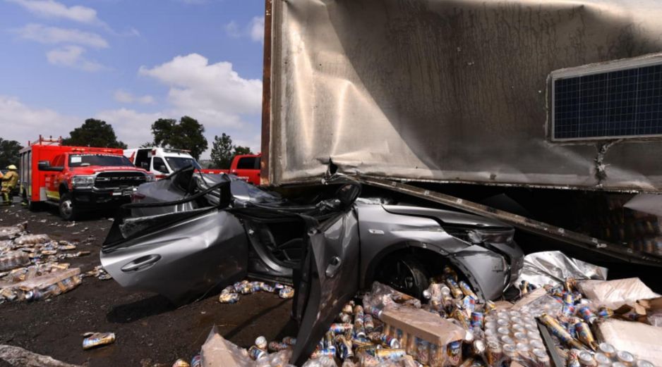 Los hechos sucedieron mientras los vehículos circulaban por la autopista a Zapotlanejo. CORTESÍA/UEPCBJ