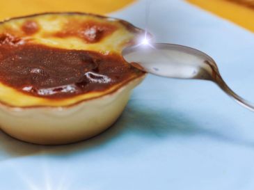La próxima vez que rompas esa costra tostada con la cuchara, recordarás que estás saboreando un pedazo invaluable de la historia de México. ESPECIAL / CANVA