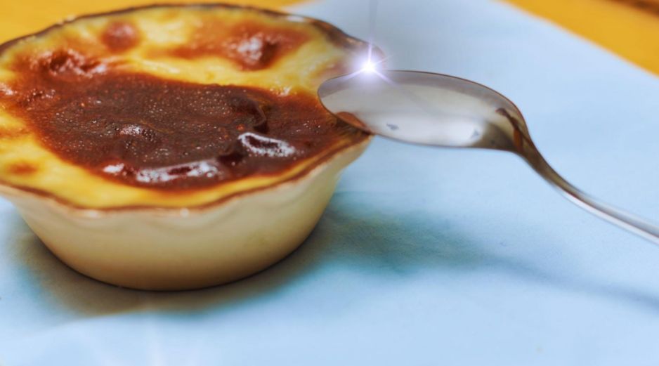 La próxima vez que rompas esa costra tostada con la cuchara, recordarás que estás saboreando un pedazo invaluable de la historia de México. ESPECIAL / CANVA