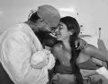 Maluma celebró esta nueva etapa con una tierna fotografía de su bebé en la postal, en blanco y negro, se aprecia a la pareja uniendo sus frentes mientras sonríen. INSTAGRAM/MALUMA