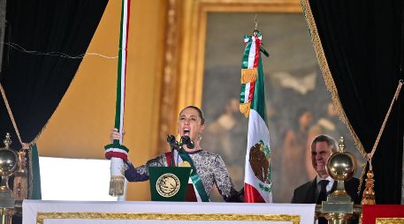 Claudia Sheinbaum Pardo protagonizó varios momentos icónicos en su primer Grito y hay mucha expectativa de lo que pasará en la segunda edición de la ceremonia. AFP/ARCHIVO