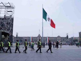 Esta noche será la ceremonia del 216 Aniversario del Grito de Independencia de Mexico en la plancha del Zócalo de la Ciudad de Mexico. SUN/F. ROJAS