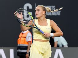 Sara Bejlek debutó con paso firme en el Guadalajara Open tras derrotar en sets corridos a la estadounidense Alycia Parks. CORTESÍA.