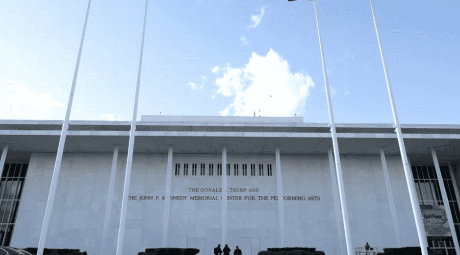 La insistencia de Trump en un reconocimiento físico de su trabajo en el edificio ha sido un punto de fricción persistente, alejando a muchos de los partidarios de la institución y enfrentando repetidos obstáculos legales. EFE/ARCHIVO