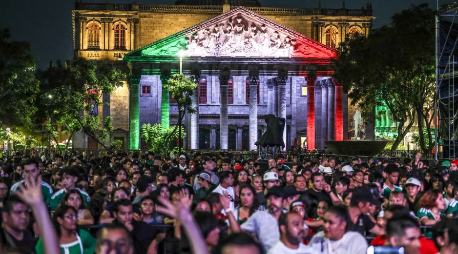 Cientos de familias y ciudadanos se congregaron en el Centro Histórico de Guadalajara para conmemorar el aniversario de la Independencia de México entre música, gastronomía y algarabía tricolor. EL INFORMADOR/A. NAVARRO.