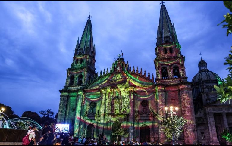 Cientos de familias y ciudadanos se congregaron en el Centro Histórico de Guadalajara para conmemorar el aniversario de la Independencia de México entre música, gastronomía y algarabía tricolor. EL INFORMADOR/A. NAVARRO.