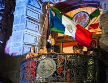 23 fuertes campanadas cerraron la arenga de Pablo Lemus y luego el cielo se iluminó con un increíble espectáculo de pirotecnia. EL INFORMADOR/J. Acosta