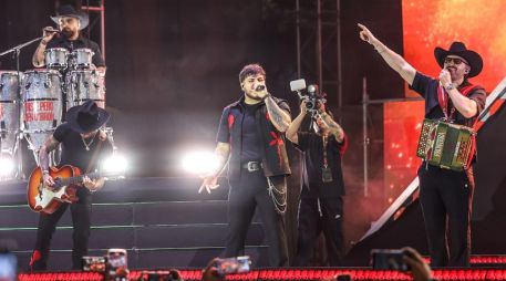 Grupo Frontera logró conquistar el corazón del público tapatío en su presentación en el Centro Histórico. EL INFORMADOR/ A. Navarro