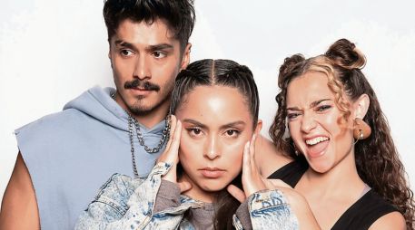 El elenco de la serie “Detrás del telón”, con Ceci Lozava al centro. ESPECIAL