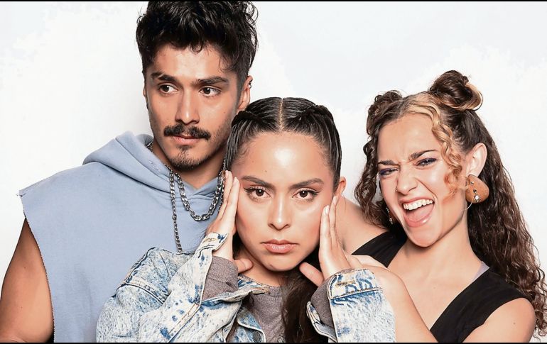 El elenco de la serie “Detrás del telón”, con Ceci Lozava al centro. ESPECIAL