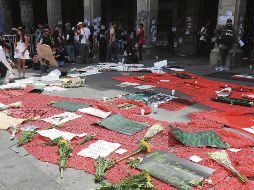 Estudiantes recorrieron las calles de Cuernavaca hasta llegar al Palacio de Gobierno de Morelos, donde reclamaron mayor seguridad y justicia por los asesinatos de universitarias. EFE