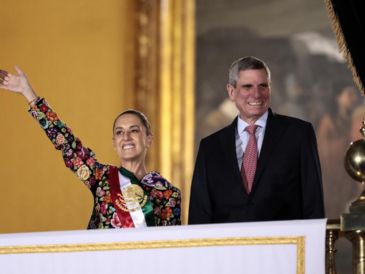 La presencia de Jesús María Tarriba en el Grito de Independencia generó preguntas sobre su papel junto a la Presidenta. EFE/ ARCHIVO