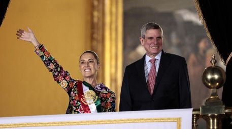 La presencia de Jesús María Tarriba en el Grito de Independencia generó preguntas sobre su papel junto a la Presidenta. EFE/ ARCHIVO