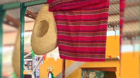 Rápidamente, el video del incidente fue compartido en redes sociales, donde miles de internautas reaccionaron con humor ante la inesperada mención de La Rosa de Guadalupe. TikTok / @esmeraldaa505