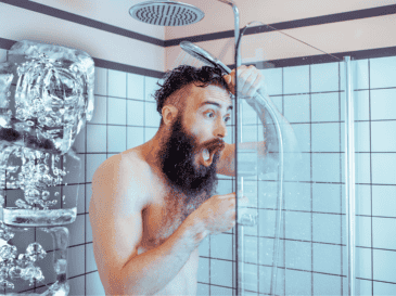 No es necesario comenzar con baños de hielo extremos; basta con reducir la temperatura progresivamente durante las primeras semanas. ESPECIAL / CANVA