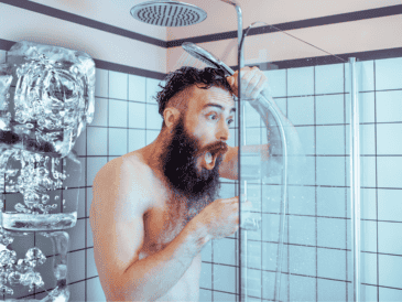 No es necesario comenzar con baños de hielo extremos; basta con reducir la temperatura progresivamente durante las primeras semanas. ESPECIAL / CANVA