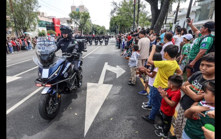 Ante miles de ciudadanos, se llevó a cabo el tradicional Desfile Cívico-Militar en Guadalajara por el 216 aniversario del inicio de la Independencia de México. EL INFORMADOR / A. Navarro