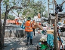 El Gobierno de Guadalajara desplegó al personal de aseo público en el Centro Histórico para retirar los desechos generados durante los festejos patrios y dejar despejada la zona. CORTESÍA.