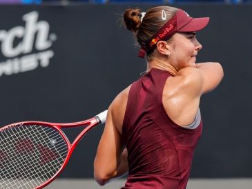 La campeona defensora Iva Jovic avanzó a los cuartos de final del Guadalajara Open tras superar en sets corridos a la turca Zeynep Sönmez en un intenso y disputado encuentro. CORTESÍA.