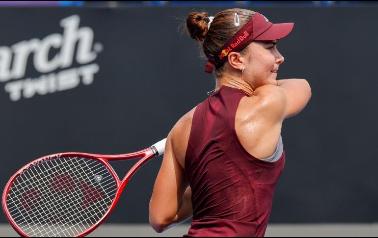 La campeona defensora Iva Jovic avanzó a los cuartos de final del Guadalajara Open tras superar en sets corridos a la turca Zeynep Sönmez en un intenso y disputado encuentro. CORTESÍA.