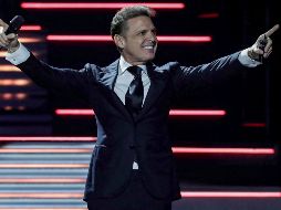 Luis Miguel anuncia una lata de Coca-Cola edición especial con su nombre para celebrar los 100 años de la marca en México. AFP/ARCHIVO