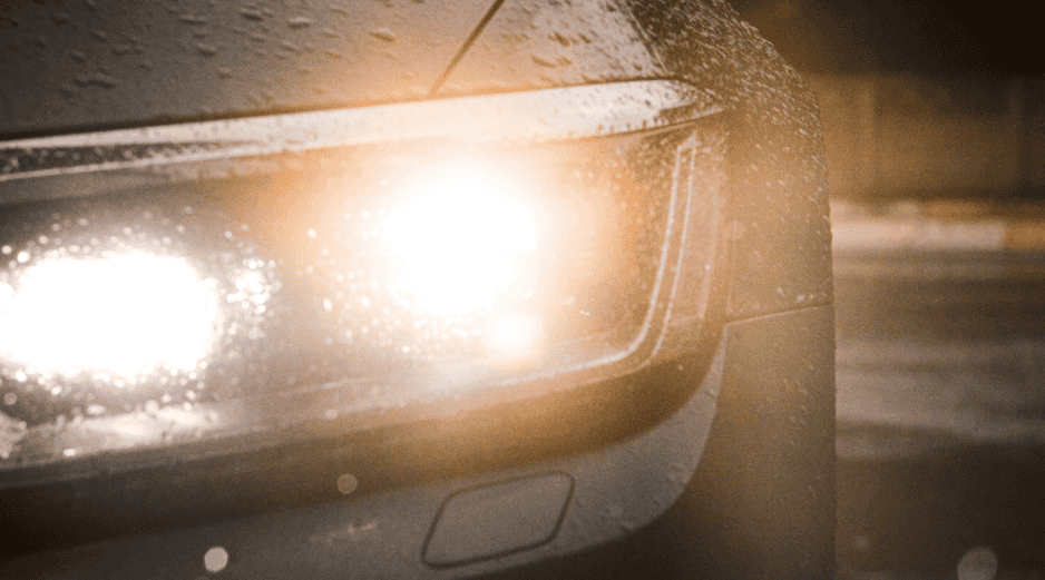 Conoce dos métodos para recuperar el brillo de los faros de tu auto. ESPECIAL