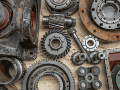 El hecho de que la producción de autopartes alcanzara cifras históricas, impulsado por la demanda de Estados Unidos y el fenómeno del nearshoring, subraya la capacidad de México para escalar su manufactura. CANVA