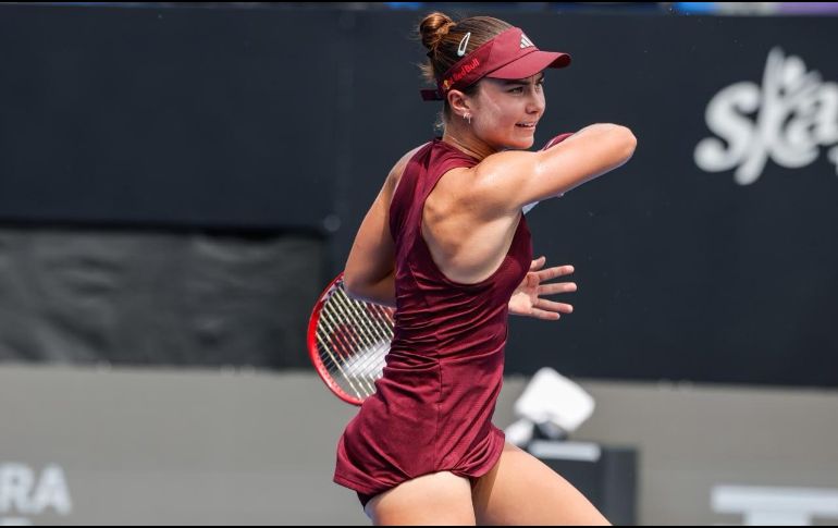 La vigente campeona Iva Jovic avanzó a las semifinales del Guadalajara Open 2026 tras derrotar con autoridad en sets corridos a la polaca Magdalena Frech. CORTESÍA/GDL OPEN.