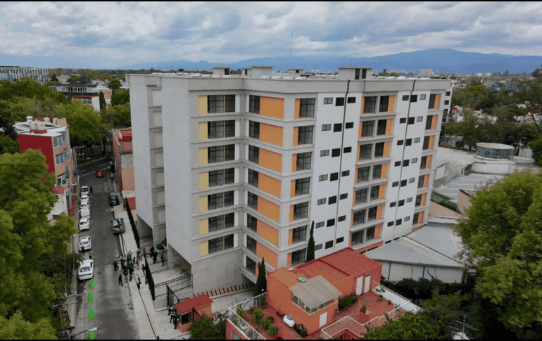 De 22 mil 200 viviendas que necesitaban reconstruirse, ya se entregaron 20 mil 556. X / @ClaraBrugadaM