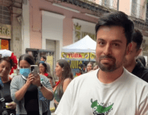 Multitud destruye la caja sorpresa del creador de contenido Alex Serrano tras irrumpir sin consentimiento para llevarse los premios. INSTAGRAM/ALEX SERRANO