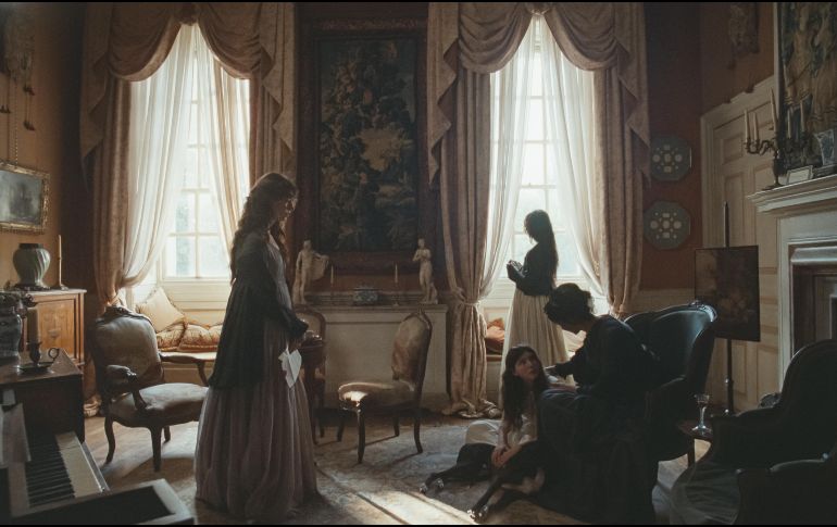 Daisy Edgar-Jones y Esmé Creed-Miles protagonizan la cinta como Elinor y Marianne Dashwood respectivamente. X / @sensemovie