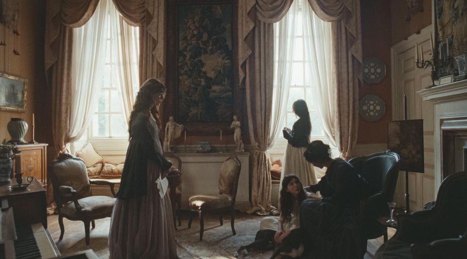 Daisy Edgar-Jones y Esmé Creed-Miles protagonizan la cinta como Elinor y Marianne Dashwood respectivamente. X / @sensemovie