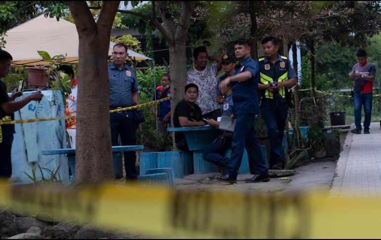 La policía filipina vigila la zona tras un tiroteo ocurrido en la Escuela Secundaria Nacional de Banga, en la provincia de Cotabato del Sur, al sur de Filipinas, el 18 de septiembre de 2026. EFE/L. PACARDO