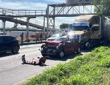 A su llegada, los cuerpos de emergencia localizaron tres vehículos compactos y un tráiler con huellas de choque. ESPECIAL