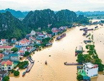 Una imagen aérea muestra casas sumergidas por las inundaciones tras varios días de lluvia en la provincia de Ninh Binh, Vietnam. AP/P. Tuan Anh