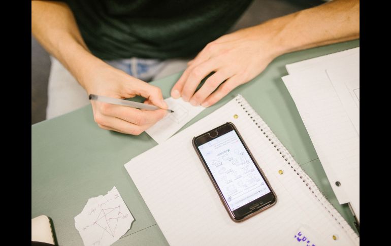 Consideran que los dispositivos móviles están afectando de manera importante la comprensión lectora de los estudiantes. ESPECIAL/PEXELS