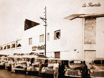 Arca Continental: Con una botella, destapan un siglo de historia