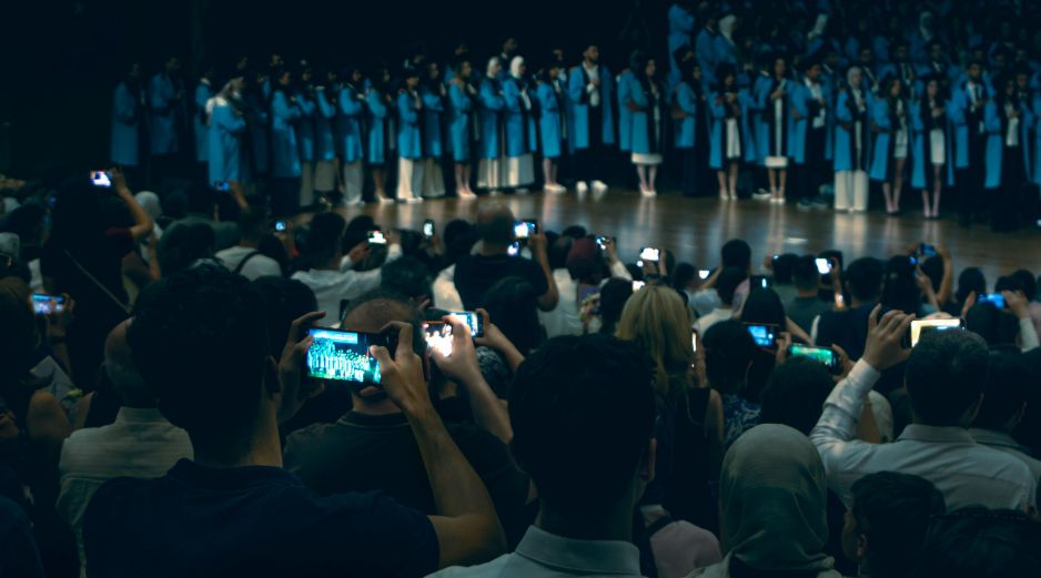 Junto con la regulación de los dispositivos, se fortalecerá el cuidado de la salud mental de adolescentes y jóvenes de 14 a 18 años. UNSPLASH