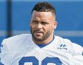 Aaron Donald. El estelar defensivo se ausentó la semana pasada del juego de los Rams en Melbourne. ESPECIAL