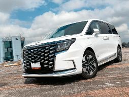 JAC Traveler. La miniván demuestra que un híbrido enchufable no tiene por qué quedarse sin energía en carretera. CORTESÍA