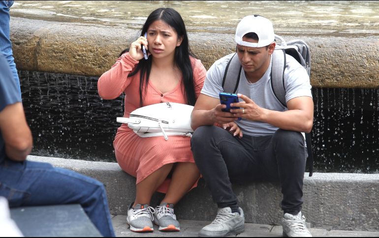 Después de un sismo se recomienda avisar sobre el estado de salud o ánimo por mensajes de texto o redes sociales y llamar sólo para emergencias, para así no saturar las líneas. EL INFORMADOR/Archivo