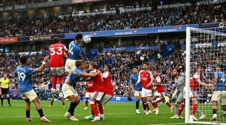 La defensa del Arsenal, considerada la mejor del campeonato e incluso de Europa, se vino completamente abajo ante unas Gaviotas sin complejos. AFP / G. Kirk