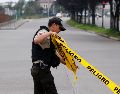 Los bomberos realizaron diversas maniobras para liberar a las personas afectadas. AFP/ARCHIVO