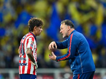 Los cambios de Milito no favorecieron a Chivas. IMAGO7/E. Espinosa