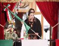 Desde temprana hora, familias enteras comenzaron a llegar a la Explanada de la Presidencia Municipal para disfrutar de la Noche Mexicana. ESPECIAL