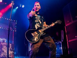 Chad Gilbert, guitarrista y miembro fundador de la banda de pop punk New Found Glory, falleció a los 45 años tras una batalla de cinco años contra el cáncer diagnosticado en 2021. X/@newfoundglory.