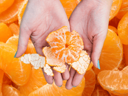 El consumo regular de esta fruta representa una inyección directa de bienestar. Es mundialmente reconocida por ser una fuente natural e inagotable de Vitamina C. ESPECIAL / CANVA