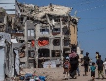 Desde el inicio de la ofensiva bélica israelí hace casi tres años, que ha devastado la Franja, más de 73 mil 900 palestinos han muerto, incluidos más de 20 mil menores y niños. EFE/M. SABER