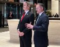 El secretario del Tesoro, Scott Bessent (i), y el representante comercial de EU, Jamieson Greer, se dirigen a la prensa en Nueva York el domingo 20 de septiembre de 2026. AP/M. Sedensky