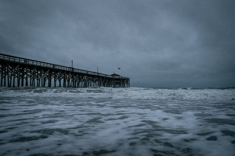 Un huracán categoría 3 puede causar la destrucción de infraestructura costera. UNSPLASH&nbsp;